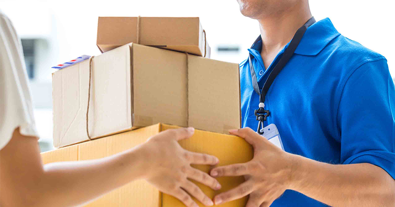 Drop Shipping - entregador com mercadorias